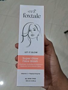 Foxtale Super Glow Face Wash