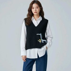 Cute Knit Vest with Giraffe korean