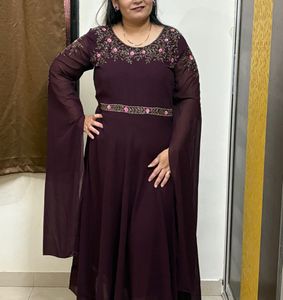 long sleeves gown with choker