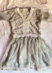 Chikankari Grey Short Kurti🍓