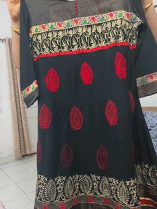 Elegant Black Embroidered Kurta