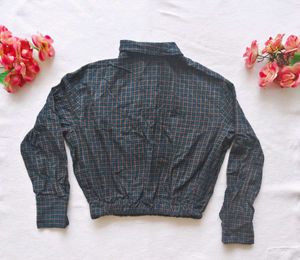 ZARA : Crop Top Shirt