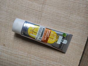 Garnier Bright Complete Vitamin C Serum Cleanser