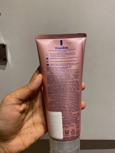 Vaseline Gluta-Hya Serum Burst Lotion