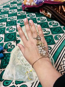 RING WITH HAND DESIGN
