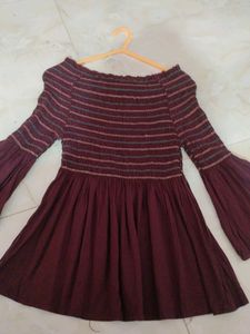 OFFSHOULDER TOP