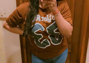 brown t shirt