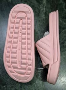 New Women Eva Slipper In Size 6