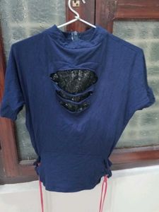 Blue body fitted top