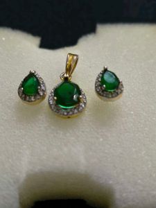 Emerald Green Pendant & Earring Set