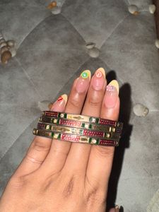 Vintage Inspired Bangle ( Set Of 4)