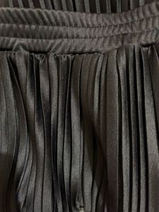 Elegant Black Pleated Midi Skirt