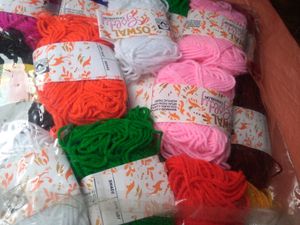 12 Woll Yarn