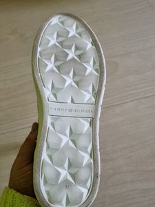SALEl- Tommy Hilfiger converse