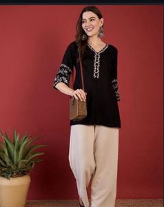 Women thread detailing kurti