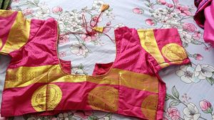 Womens Premium Ethinic saree with ready blouse