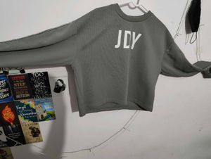JDY Crop Top - Stylish and Trendy