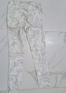 White &amp; Grey Shaded Slim-fit Jeans