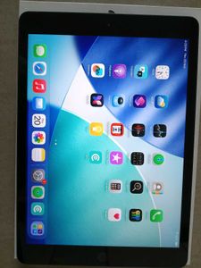 Apple ipad- 8th gen- wifi 32gb