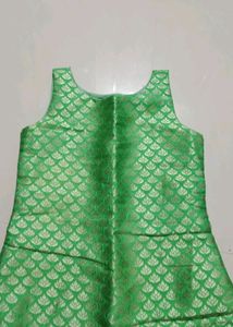 Sleeveless Ethnic kurta