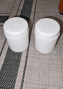 Salt pepper sprinkler