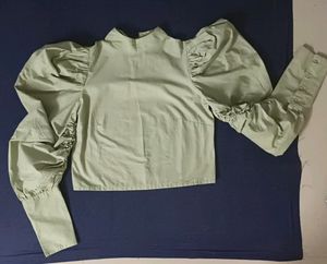 Bell hands green top