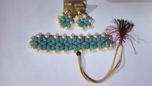 women jewellry set ..it&#39;s a new choker &amp; earring