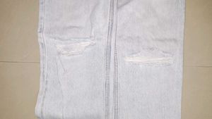 Ripped Light Wash straight fit Jeans