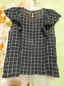 Checkered Ruffle Sleeve Top