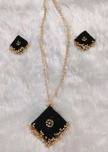 Black Pendant Necklace & Earrings Set
