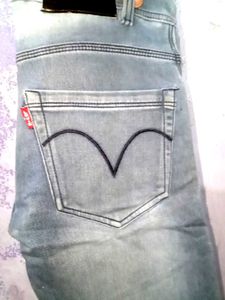 Levi&#39;s Light Wash Jeans