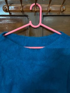 a beautiful teal colour top