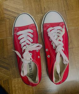 women canvas in size 3
