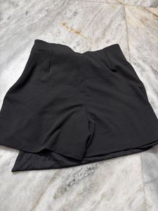 Stylish Black Skorts
