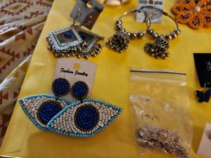 9 Earings+ 1 necklace