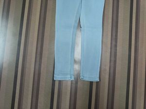 Y-46 Size 28 Slim Fit Women Denim Jeans
