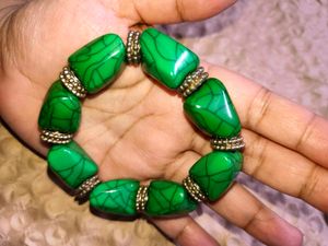 Green Stone Stretch Bracelet Silver-Tone Accents