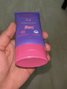 Aqualogica Illuminate Dewy Sunscreen
