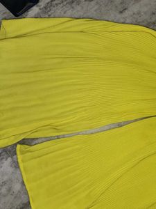 Yellow Off Shoulder Top❤️