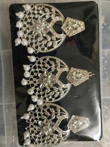 Diamond Set Of Earings And Bindi
