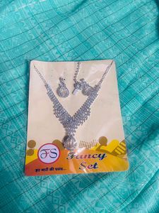 Sparkling Rhinestone Statement Necklace