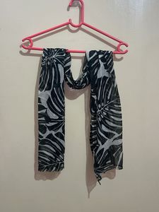 Chic Leaf Print Scarf