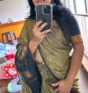 Saree With Black And Golden Border