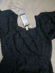 Chic Black Midi Dress with Puff Sleeves