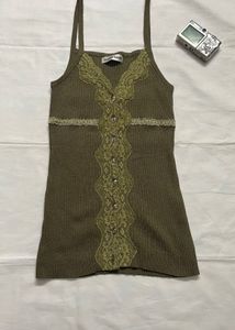 4 Trendy Tops