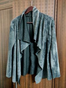 SALE 🛍️ Grey Velvet Fur Shrug