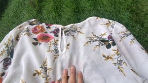 🤍🌹Flored Top🌹🤍