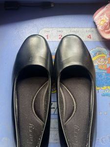 black flats ₹450