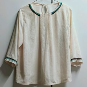 Stylish Cream Georgette Top With Lining