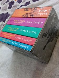 A Court Of Thorns And  Roses